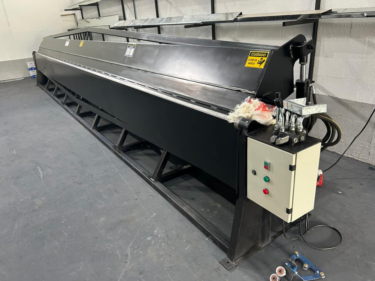 Máquina de dobra industrial